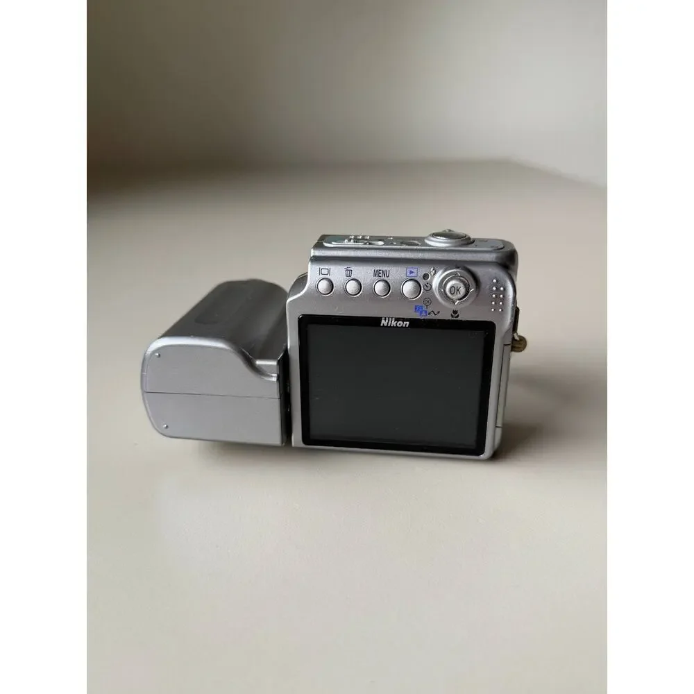 Nikon Coolpix S4 Digital y2k Camera Swivel Lens 6MP 10x Zoom Digicam RARE WORKS